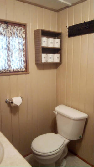 cabin_9_bathroom.jpg