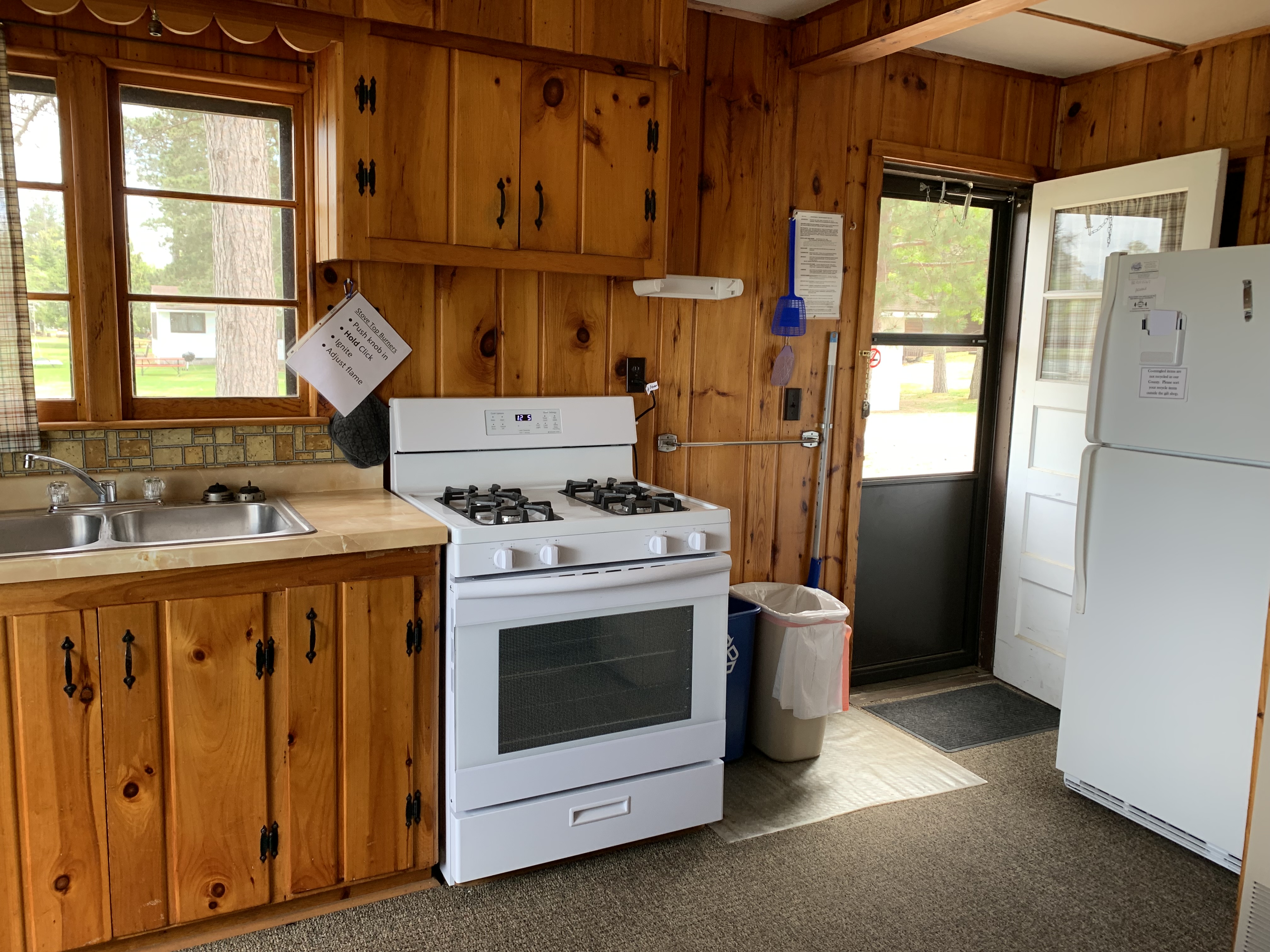 Cabin3_kitchen.jpeg